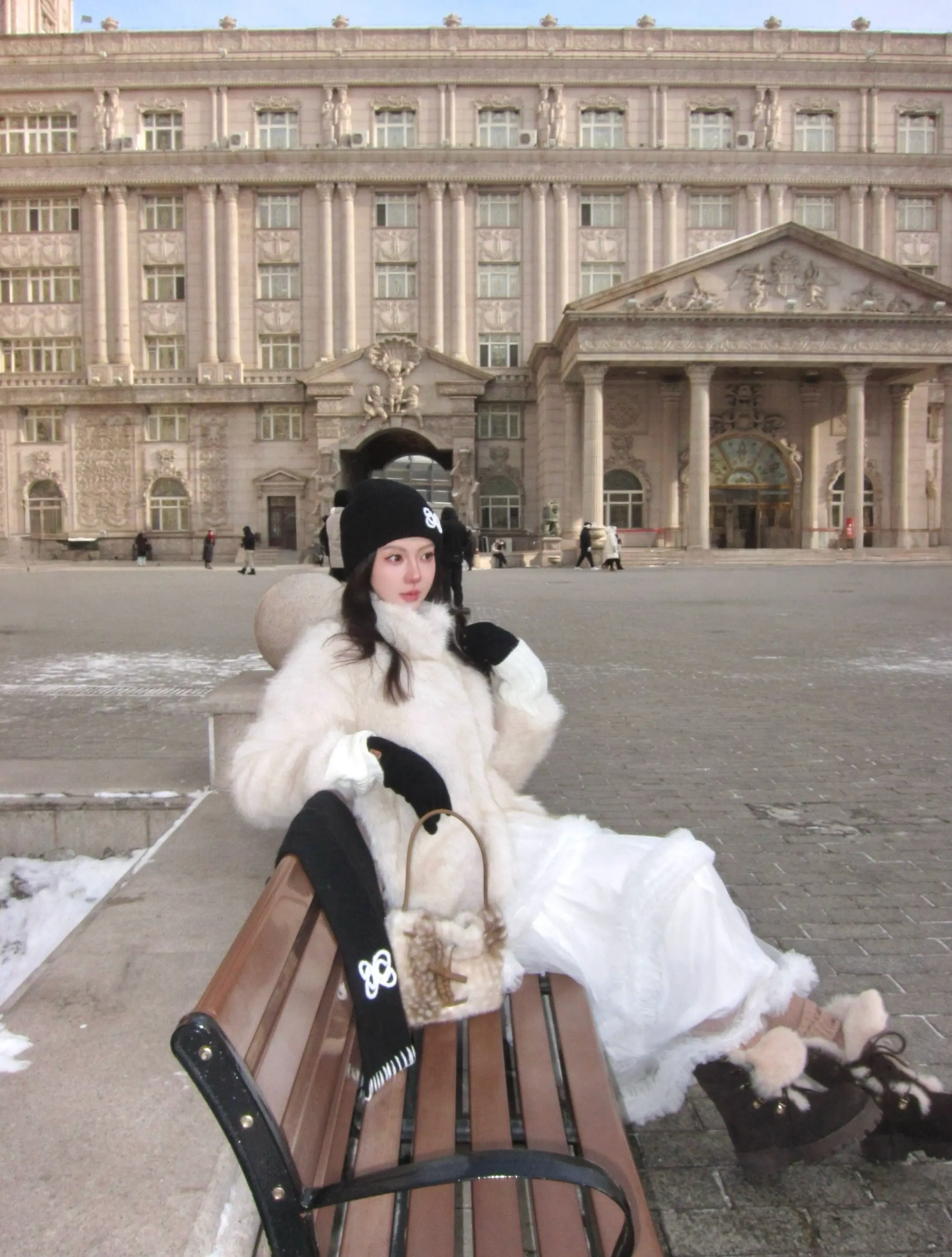 来巴黎了跟哈尔滨似的。