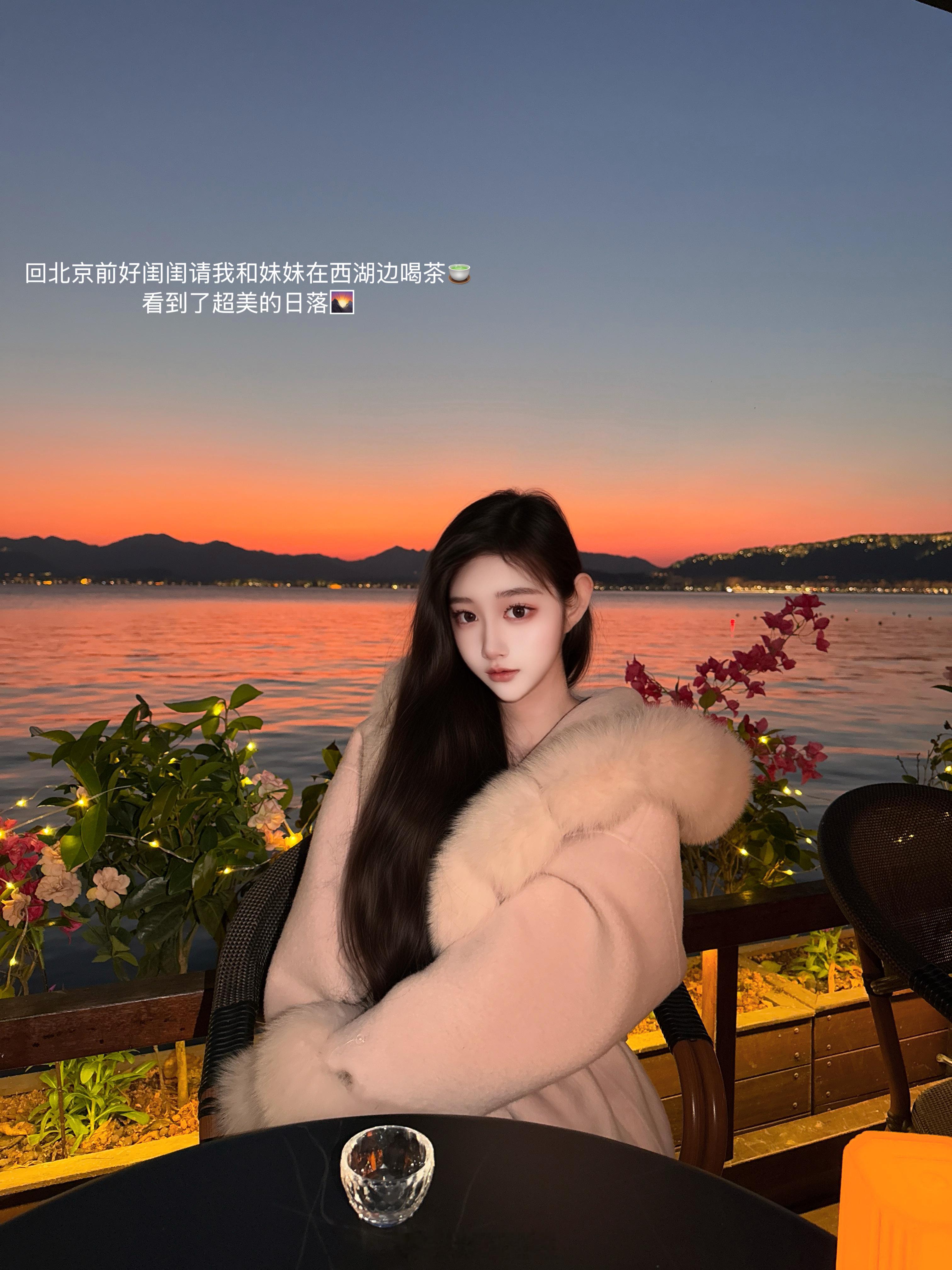 去年在杭州过的年 今年回北京咯每天在家睡醒就吃 吃饱了继续睡出门玩赶上了今年北京