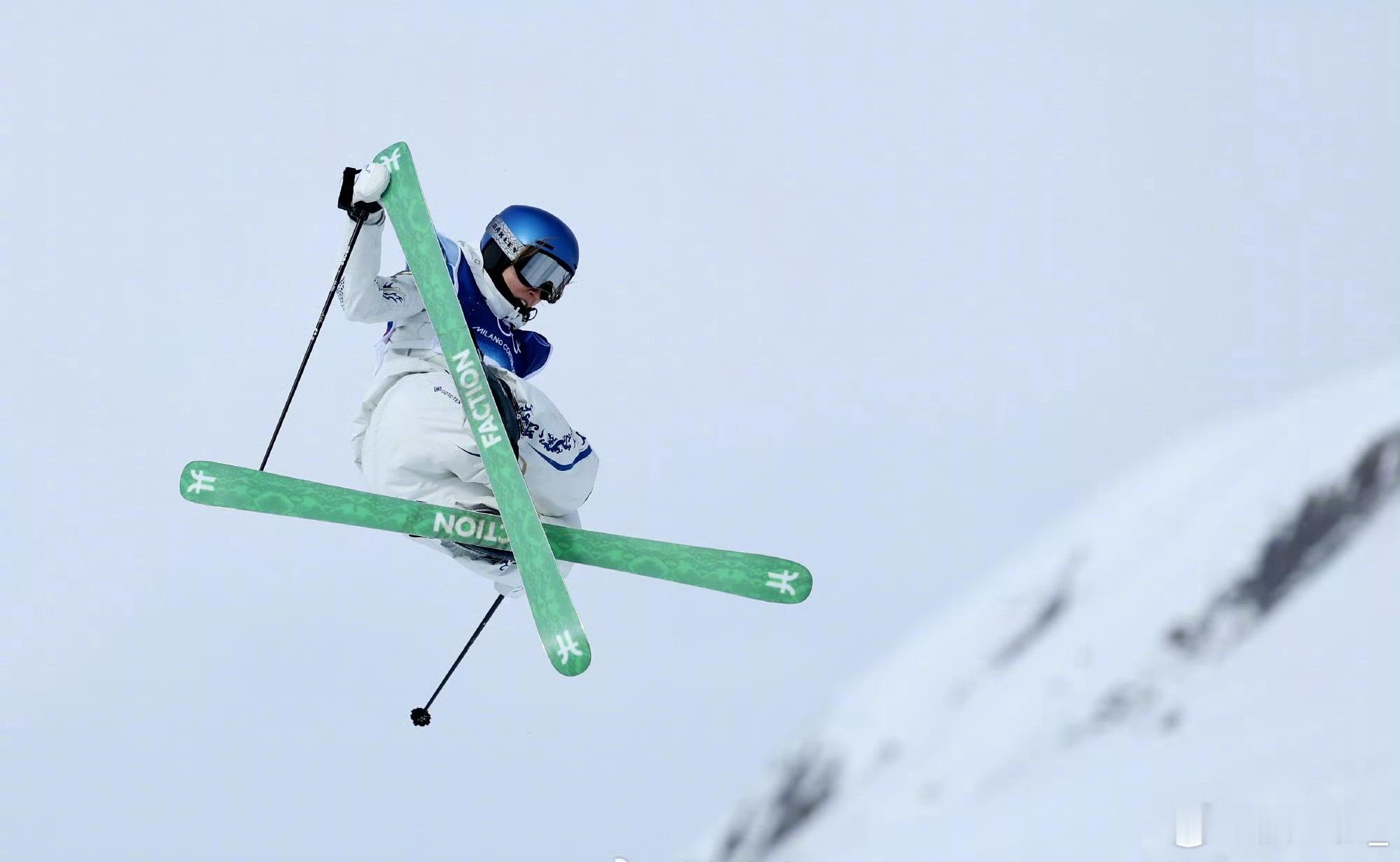 谷爱凌决赛冲冲冲马上最后一跳啦！看看能不能拿个🏆！谷爱凌首轮排名第一