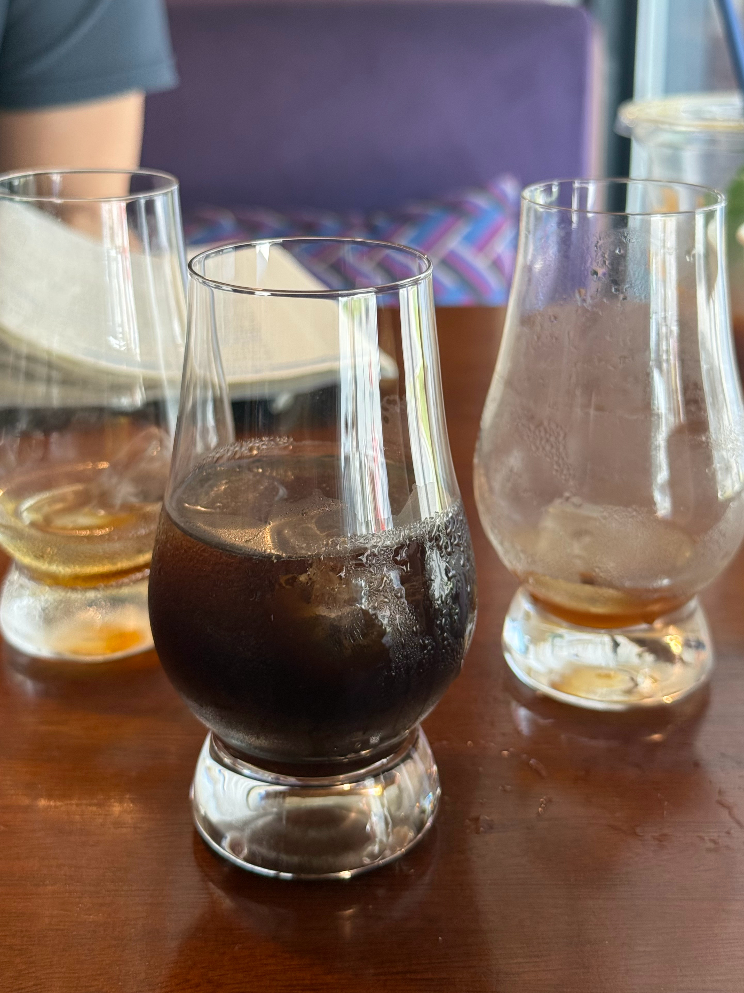 喝完这杯还有三杯 
