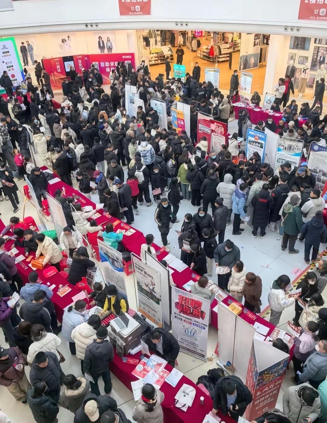 奉劝大家一句，最后两个月宁愿在家休息，也不要出门找工作，因为现在的招聘都是在完成