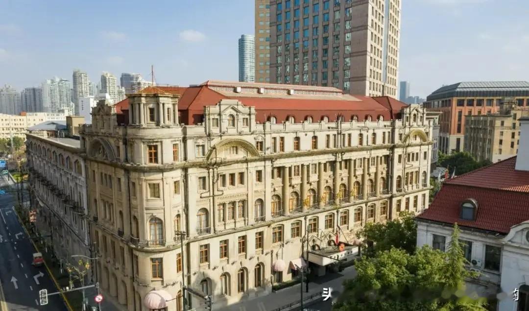 银行博物馆对公众意义非凡。它把抽象金融逻辑变成可感的历史叙事，让普通人明白“钱”