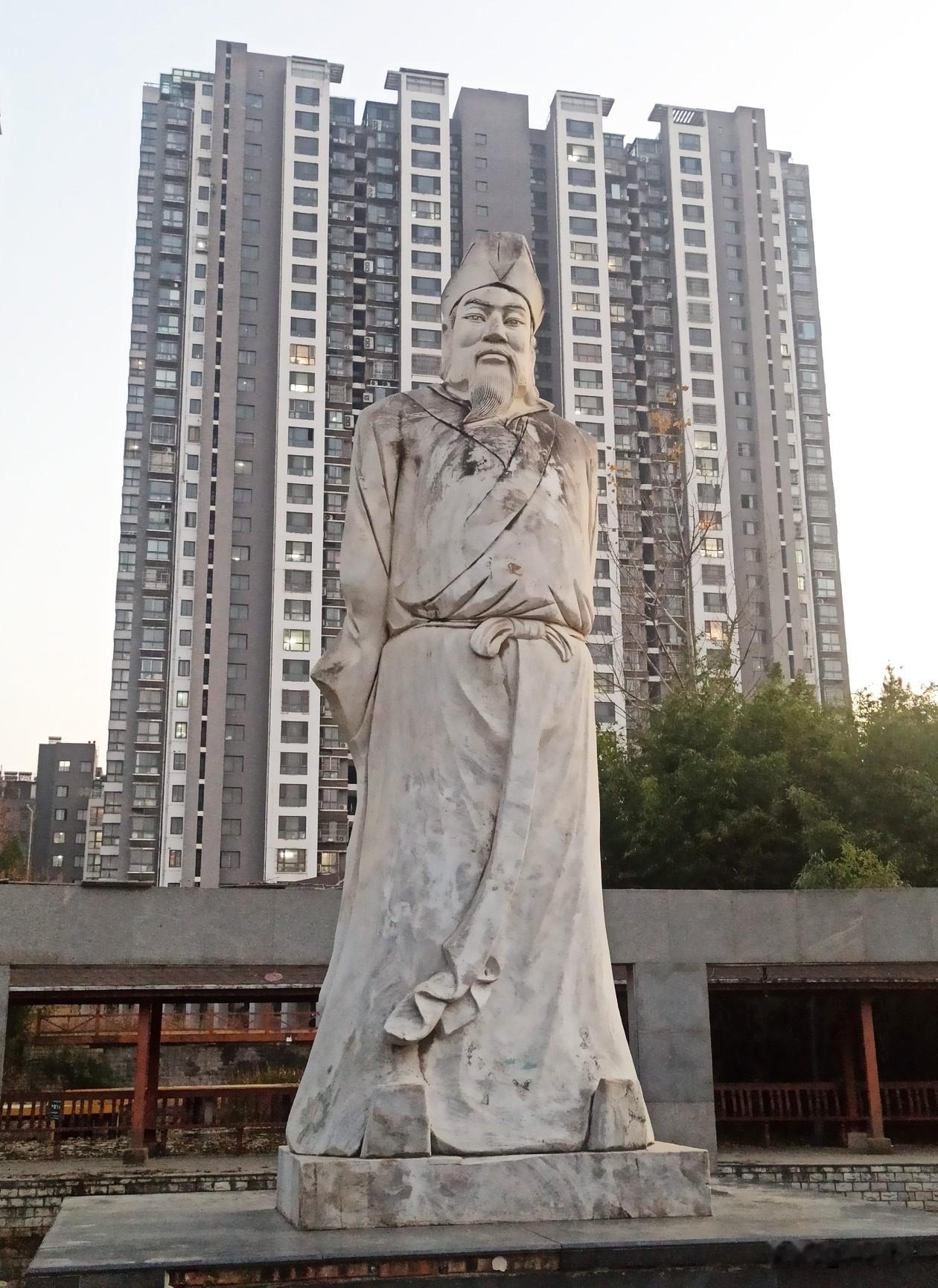 “明月几时有？把酒问青天。不知天上宫阙，今夕是何年。我欲乘风归去，又恐琼楼玉宇，