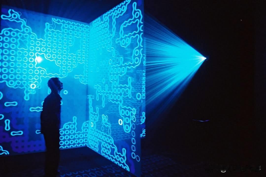 在西班牙举行的“军事领域负责任人工智能峰会”上，85个与会国中仅35国签署了原则