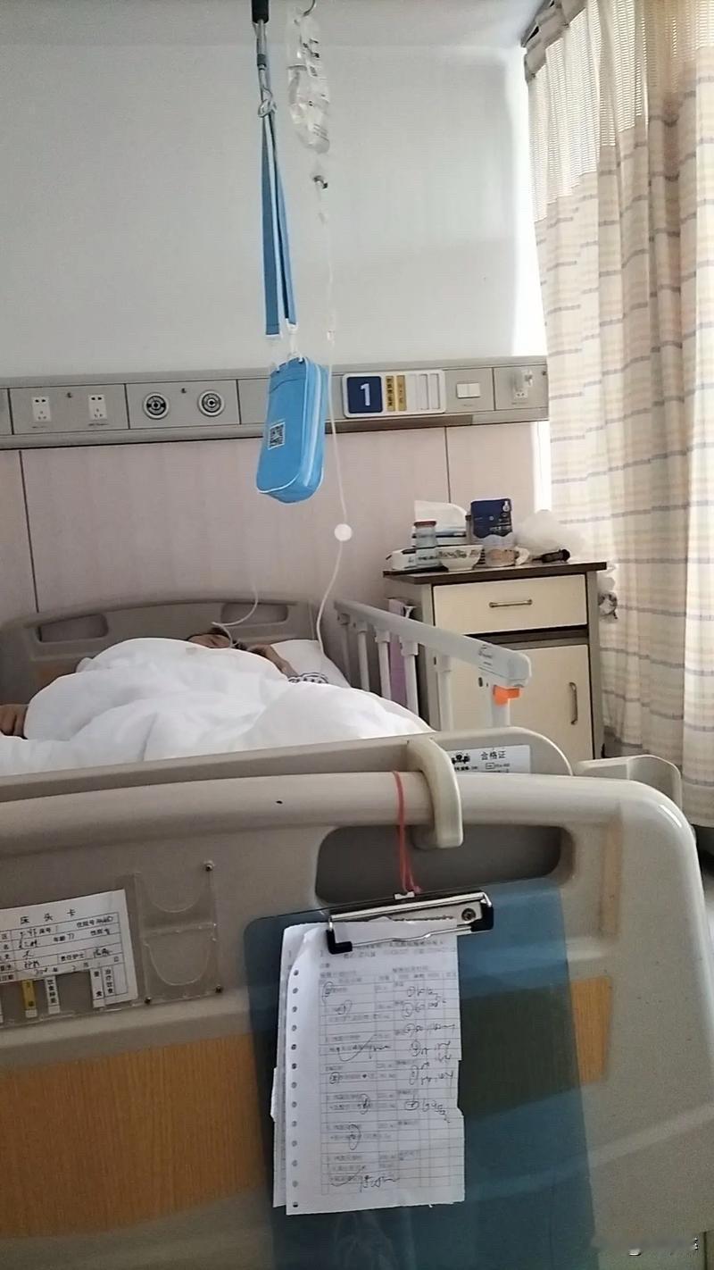 邻居王大妈走了，带着一生最大的遗憾离开了人世。
老人享年86岁。
32岁那年，丈