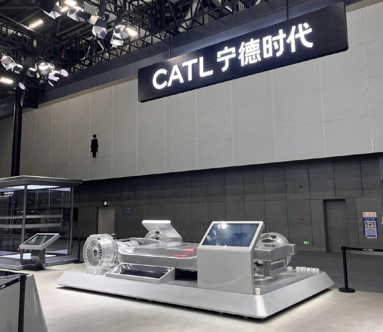 【广州车展宁德时代承包“上天入地”！】本次车展的宁德时代展台，飞行器配套电源、神