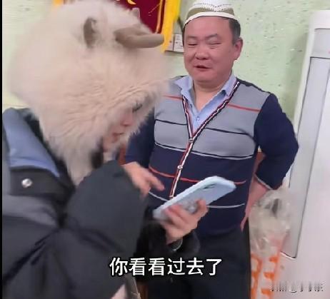 1月30日，一游客在北京某饭店吃饭，走的匆忙忘记了付款，赶飞机的途中突然想起，立