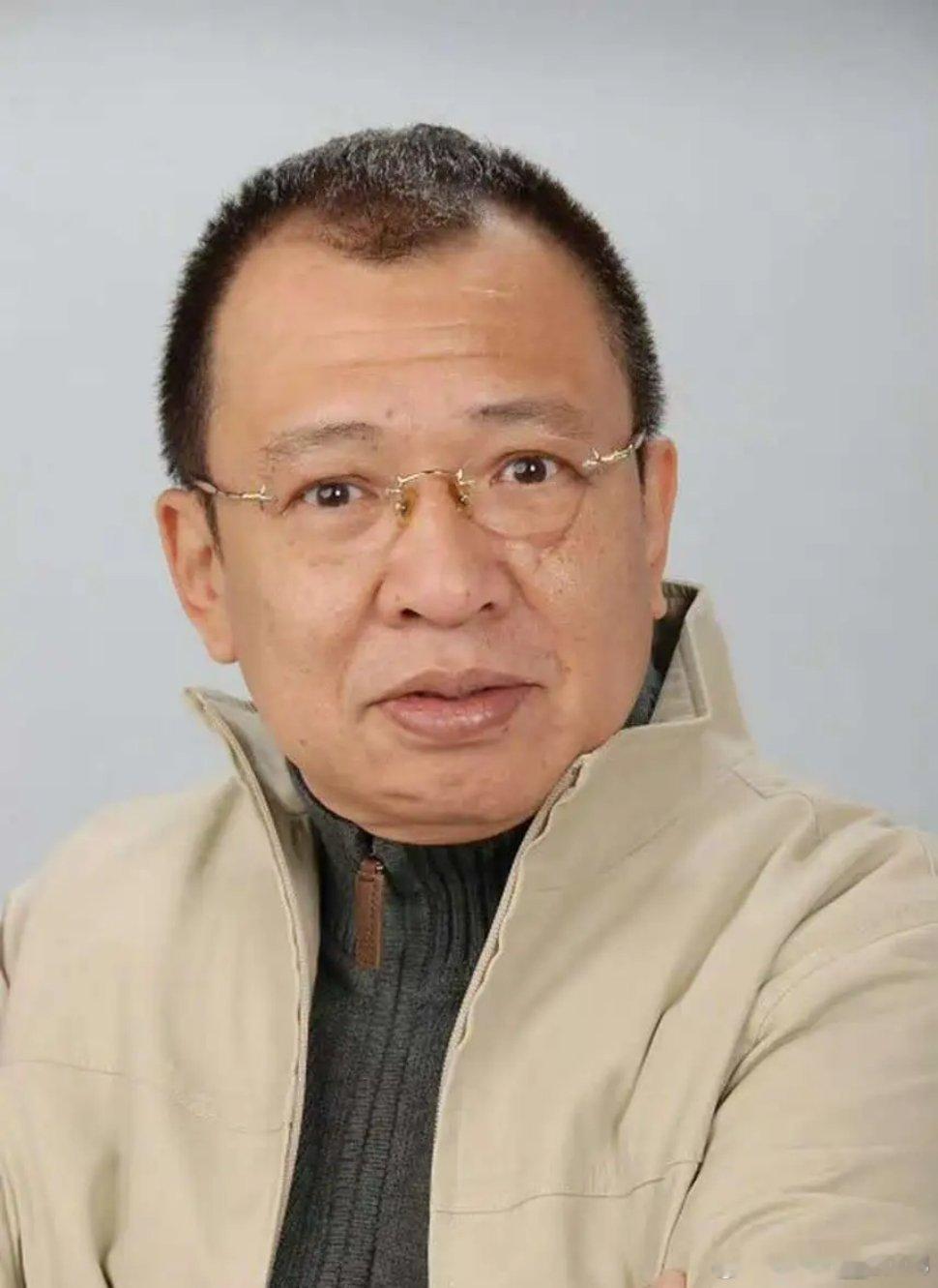 几乎半个娱乐圈的明星都到医院来看他了这次许绍雄病得这么严重吗？ ​​​