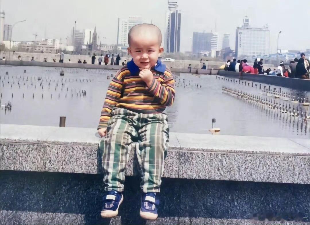 这是小头，还是大头，哈哈哈还蛮可爱的[爱慕] ​​​