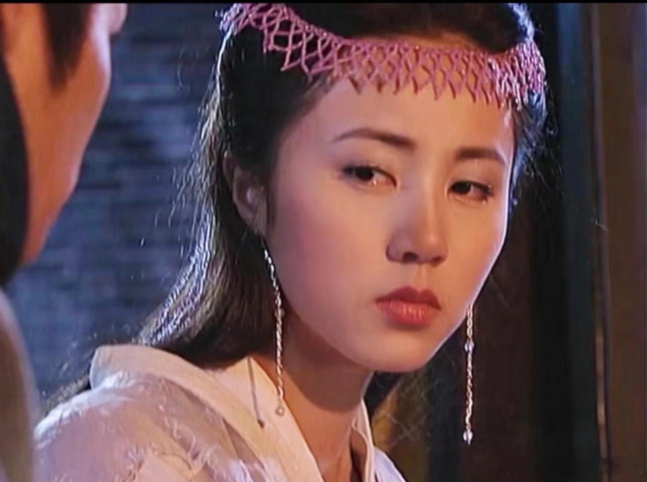 盘点了一下，唐人的一姐们除了后来的娜扎，孙莉、刘诗诗、胡冰卿都是一样的淡人，确实