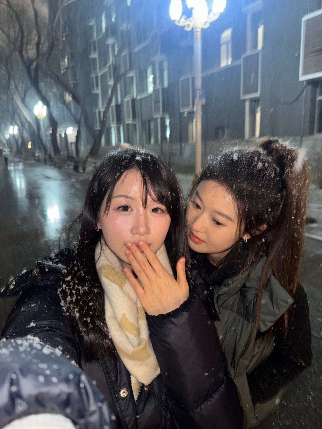 “最好的天气不是永远都是艳阳天而是尽管现在滂沱大雨太阳明天依旧会跳出地平线。”S