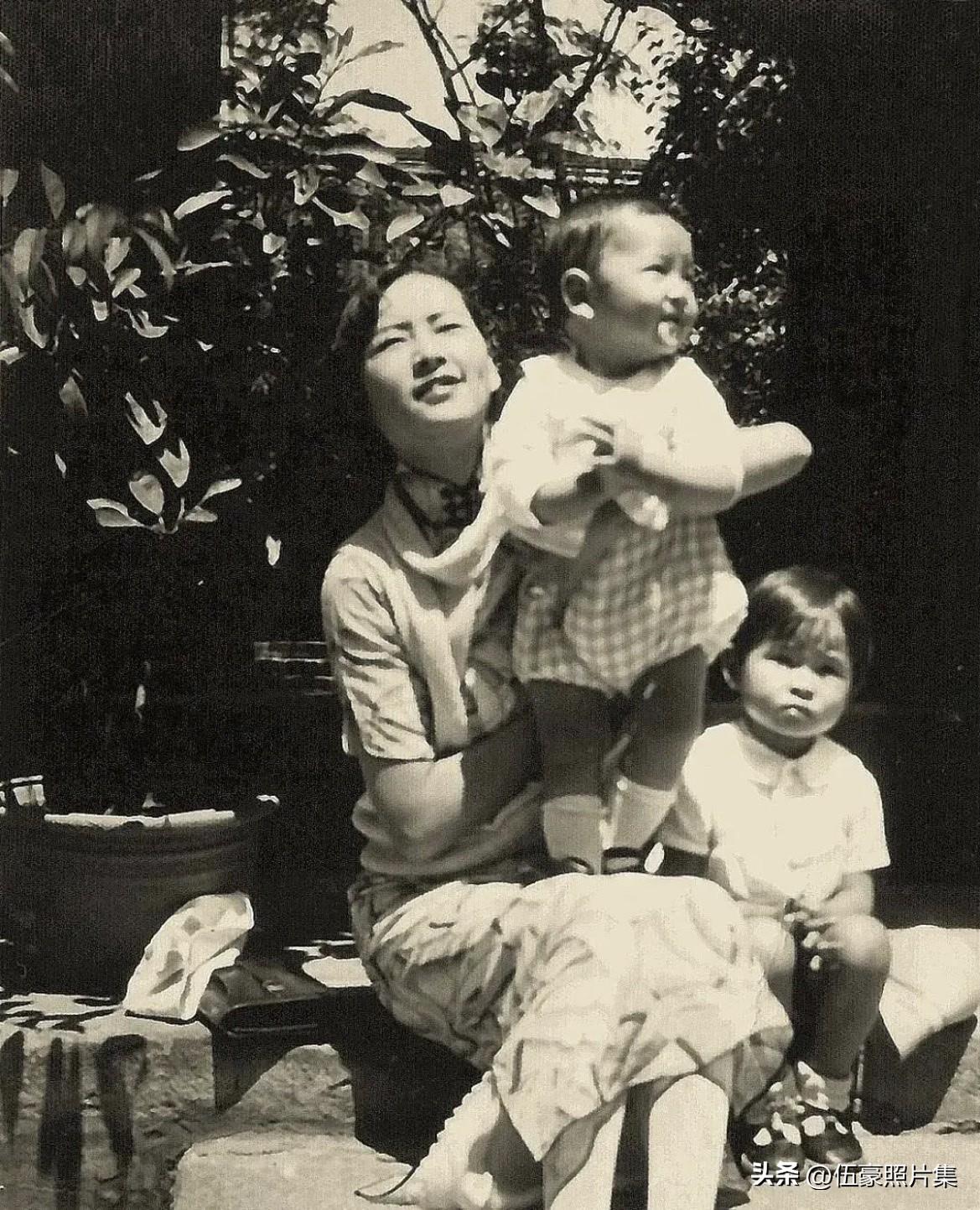 1933年，29岁的林徽因抱着儿子梁从诫女儿，陪着梁再冰的老照片，为人母还是那么