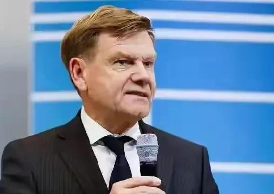 德国外长访问新加坡时说：永远跟随美国，不管我们如何受虐，也绝不会转投中国！

德