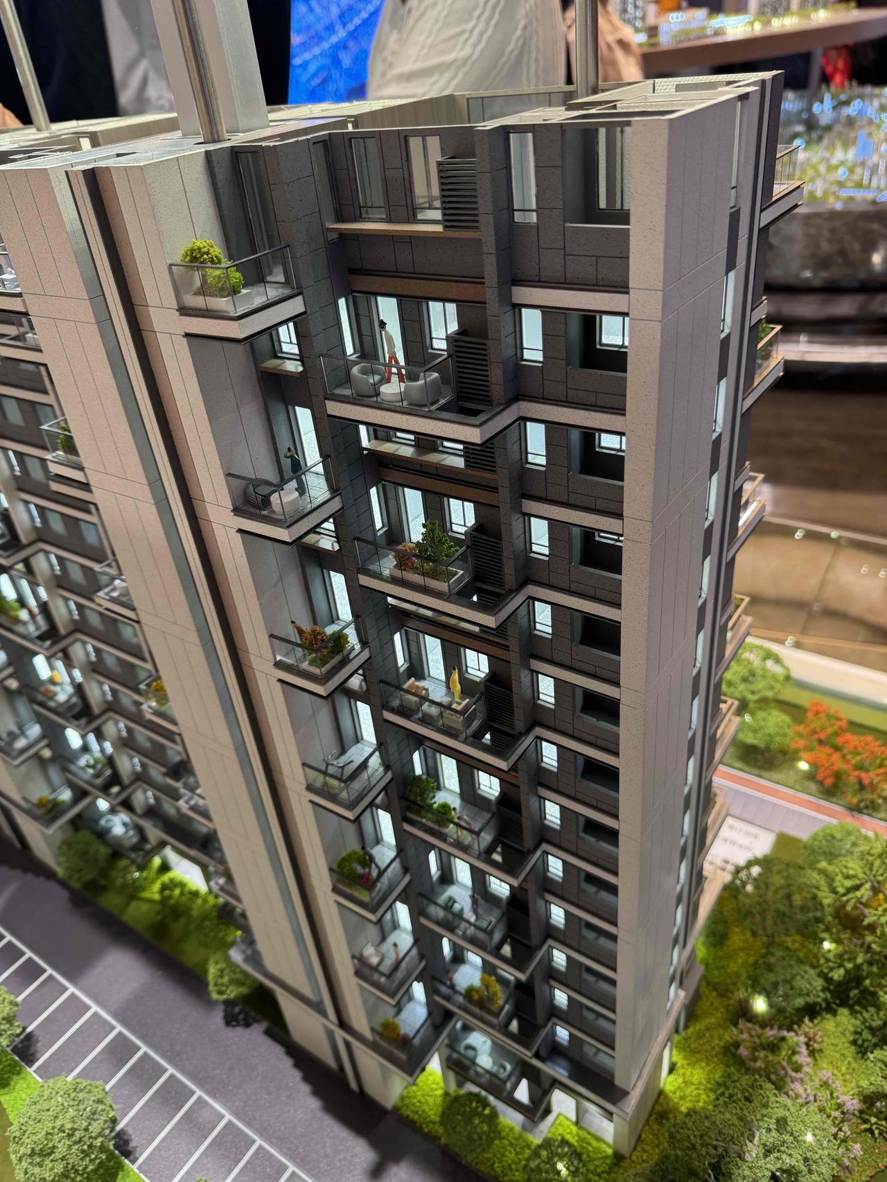 河南洛阳，男子给中医院装修，结果对方说工程款用月饼和酒来抵债！男子：“月饼180