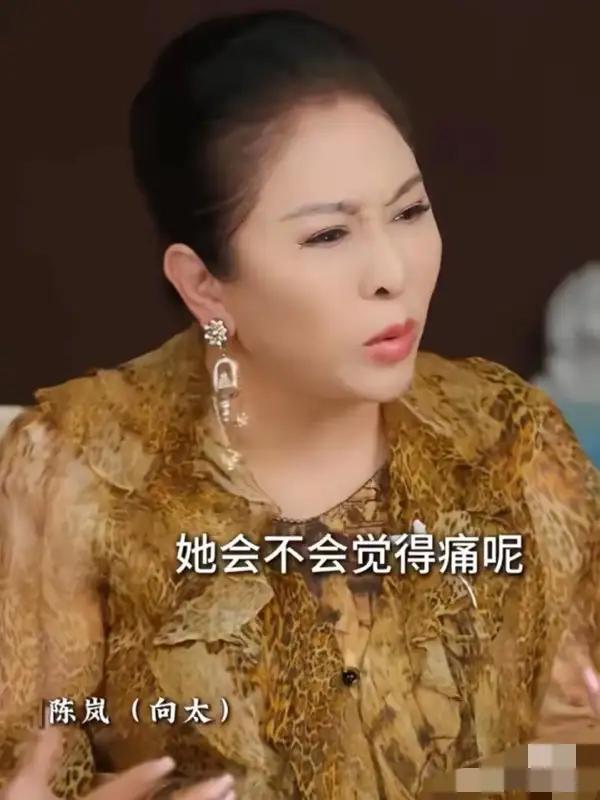向太在视频中称，“在香港电影圈里，自己排第二，施南生排第一”。天哪，她张大嘴巴啥