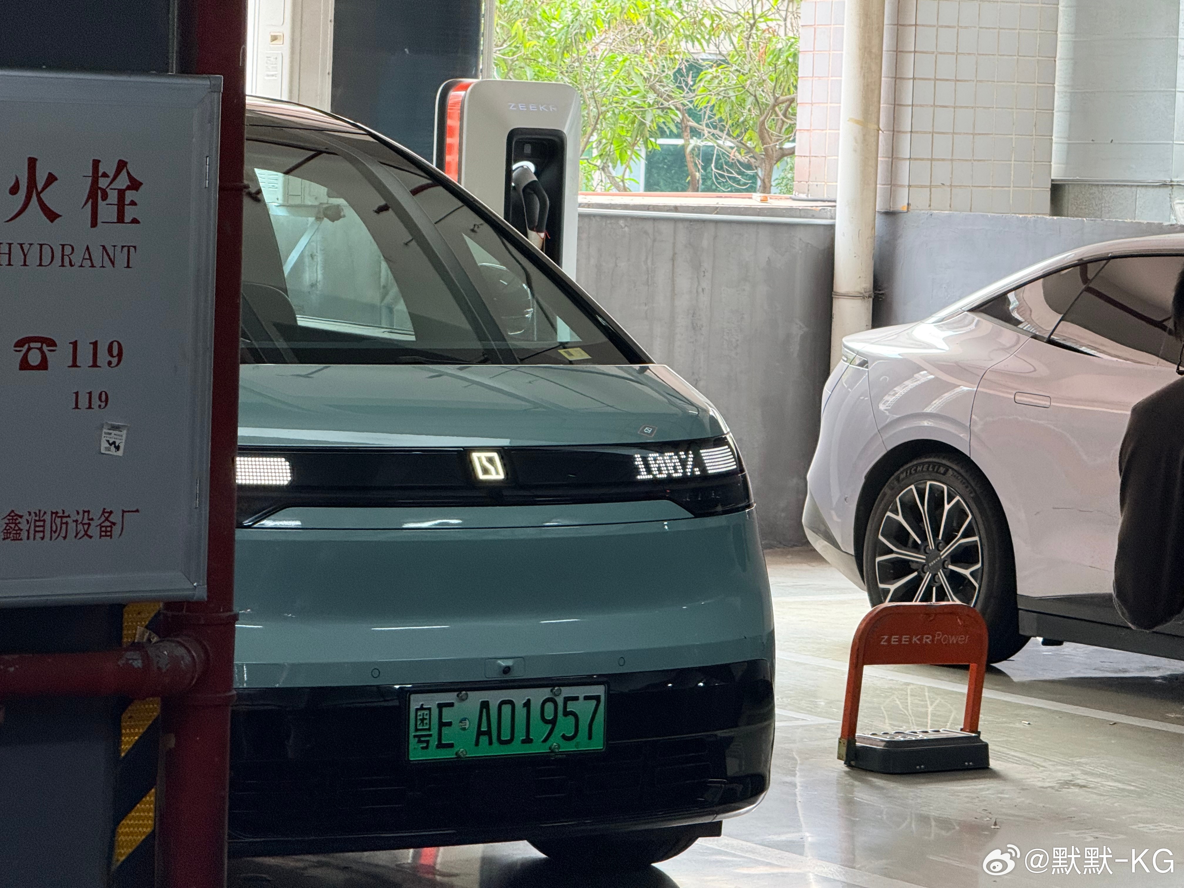 极氪MIX这台车在传播的时候犯了许多车现在都在犯的问题，就是试图把一台车的销量撑