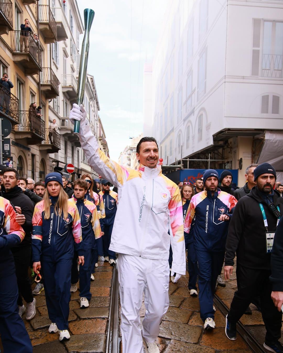 伊布与圣火同在🔥🔥🔥

当烈焰遇见传奇⚽️

兹拉坦从不追随历史。是历史在
