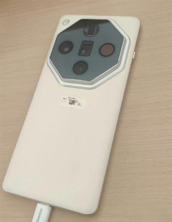 【OPPO Find X7系列曝光】日前，有数码博主曝光了OPPO新机OPPO 