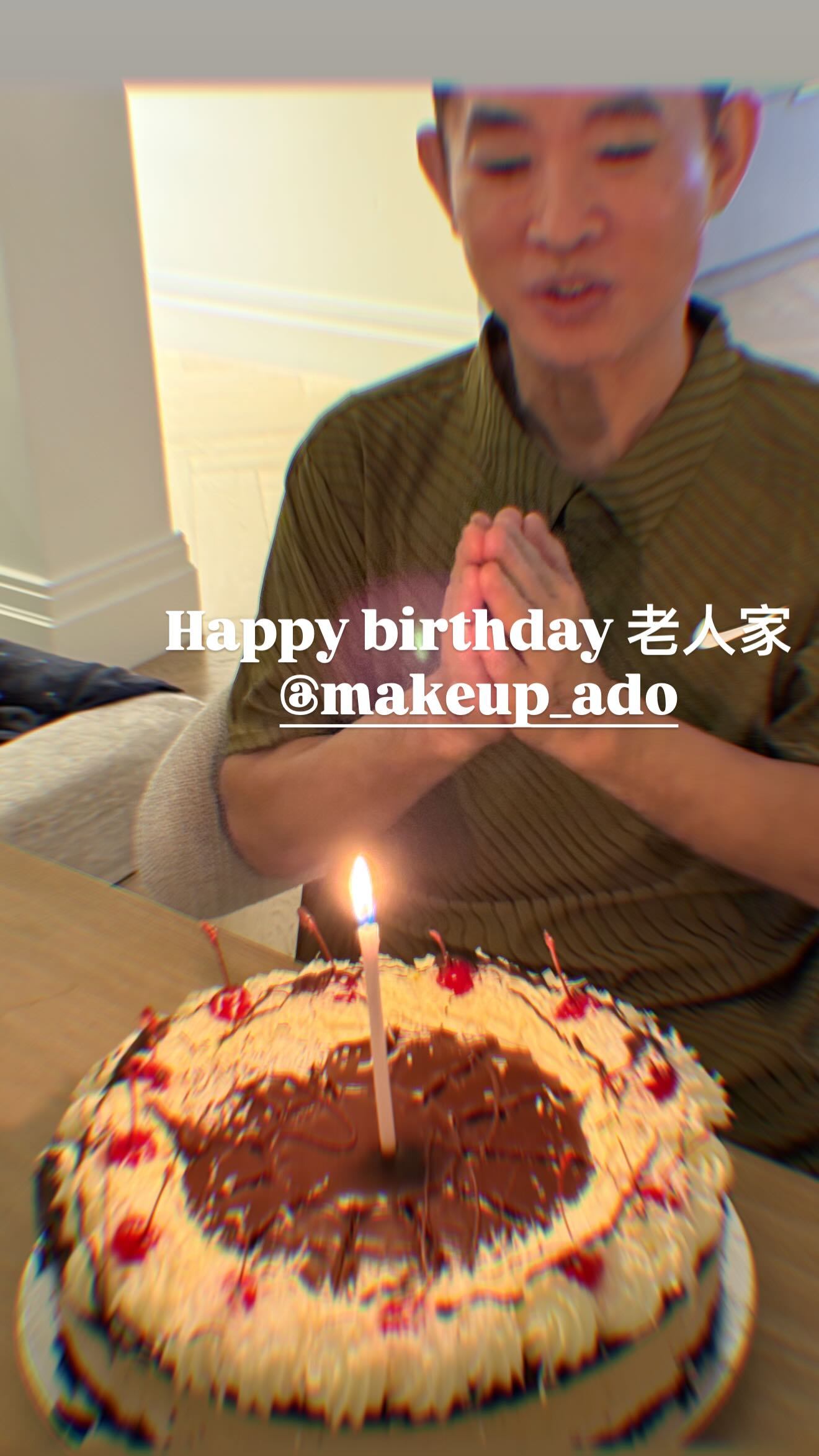 杰伦：Happy birthday 老人家 希望他越来越年轻 才有活力继续跟着我