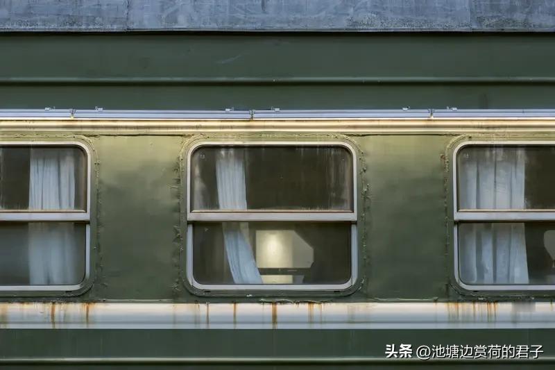 “绿皮车”到底能不能开窗 “绿皮车”到底能不能开窗，这事儿还挺有争议。以前坐绿皮