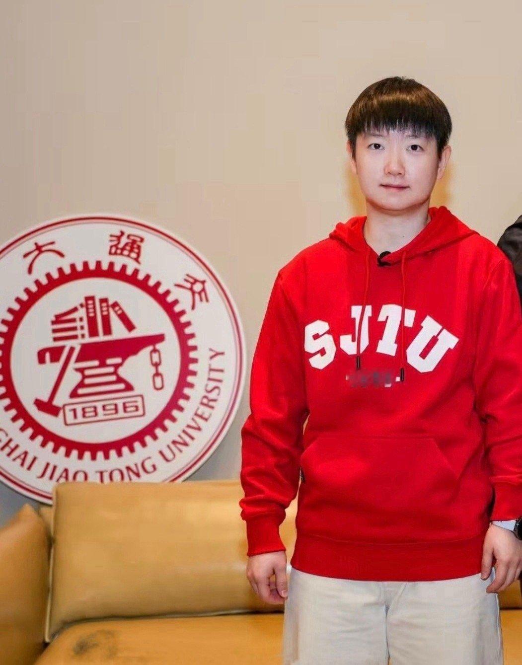 莎盒红色真是绝配❤️🌻 