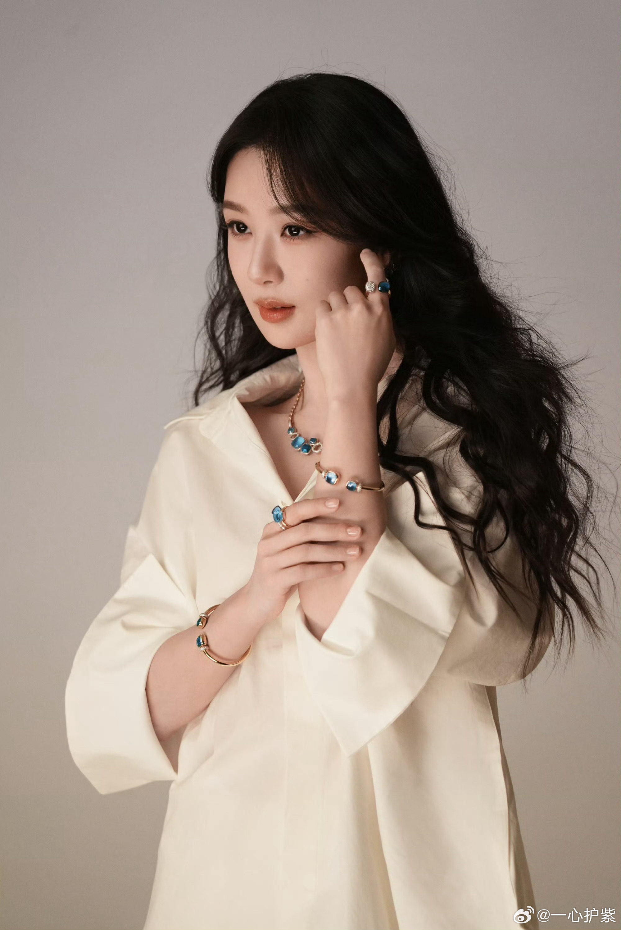 杨紫  杨紫玉兰花开君再来 杨紫董竹君 我在人生的小路上蹦蹦跳跳，不小心栽进喜欢