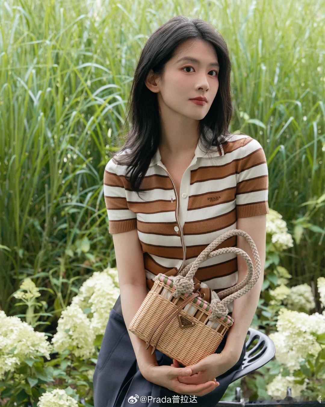 陈昊宇、邓恩熙演绎 Prada 夏日系列 ​​​