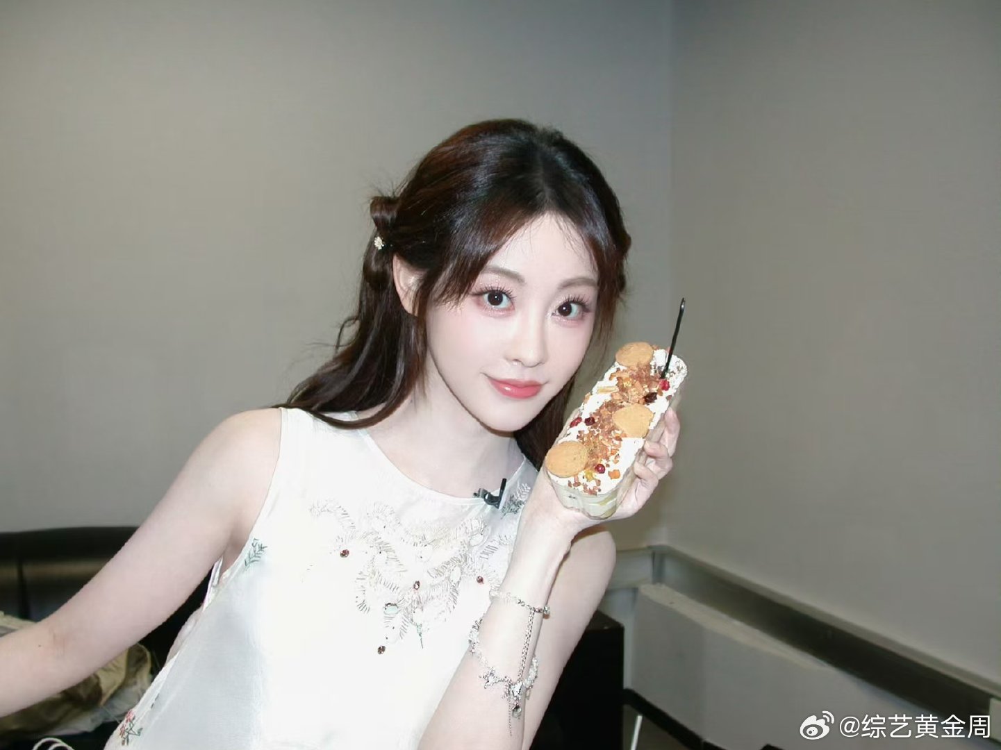 祝绪丹在为进组做准备 祝绪丹已全面进入进组筹备阶段，服装与妆造均已顺利完成，后续