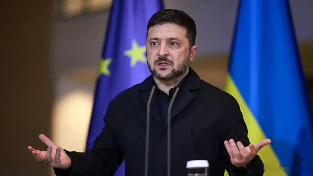 24日，乌克兰总统泽连斯基在记者简报会上公布了最新版俄乌“和平计划”草案的20点