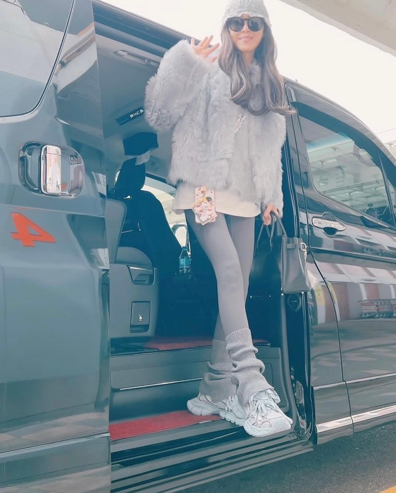 范玮琪[超话]     【IG】  聽說很冷的銀川，小歌女來啦～🩶🩶🩶🩶