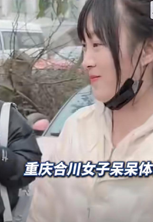 怎么能闯这么大的祸？女子发视频家里杀年猪当天希望家里热热闹闹，上千网友前往围观杀