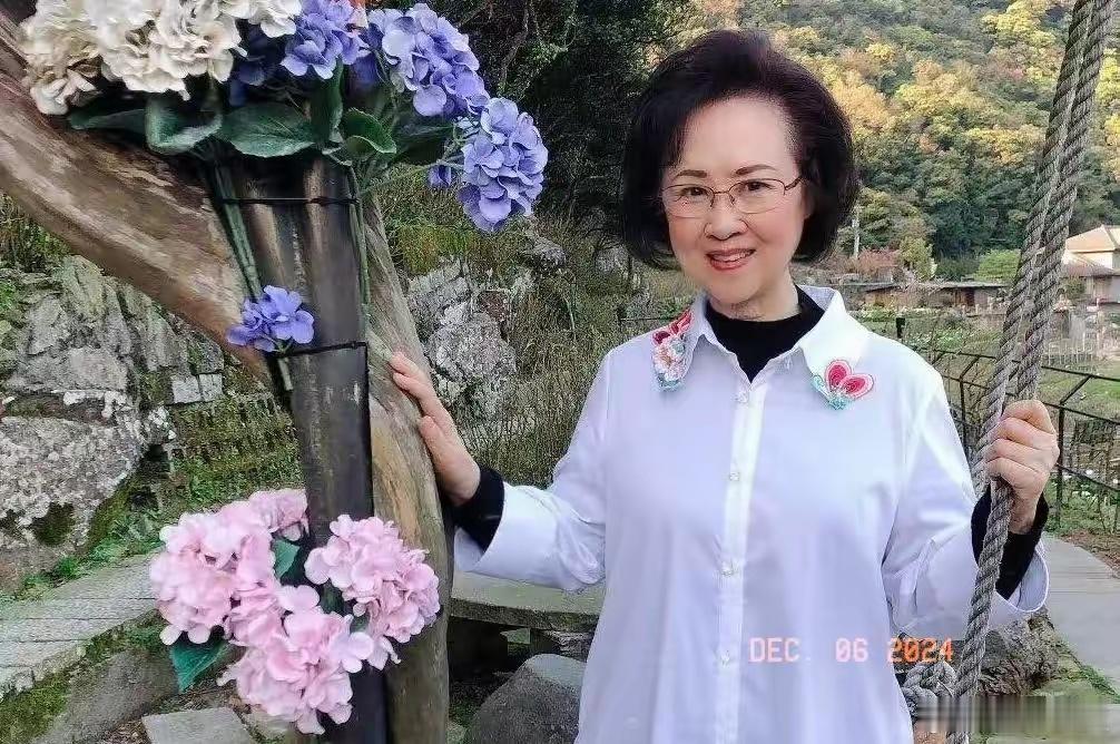 琼瑶家属透露，琼瑶的遗愿是不办丧礼、不公祭，只愿在阳明山花葬，因为琼瑶不愿浪费社