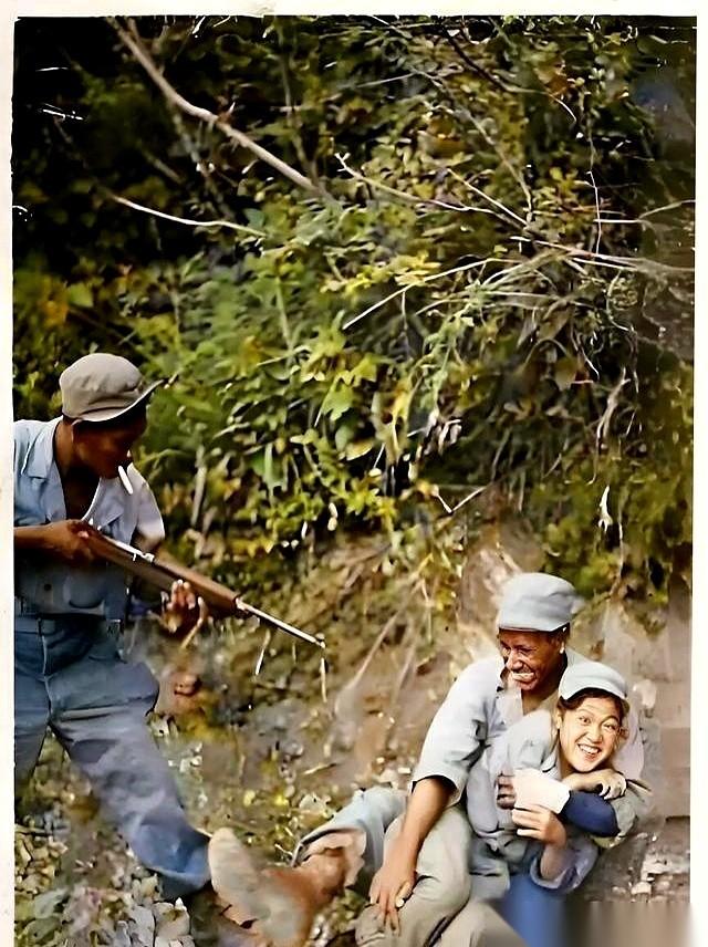 哎哟喂，这照片，第一眼看过去真是让人心脏漏跳一拍！一个埃塞俄比亚大兵，直接就把一