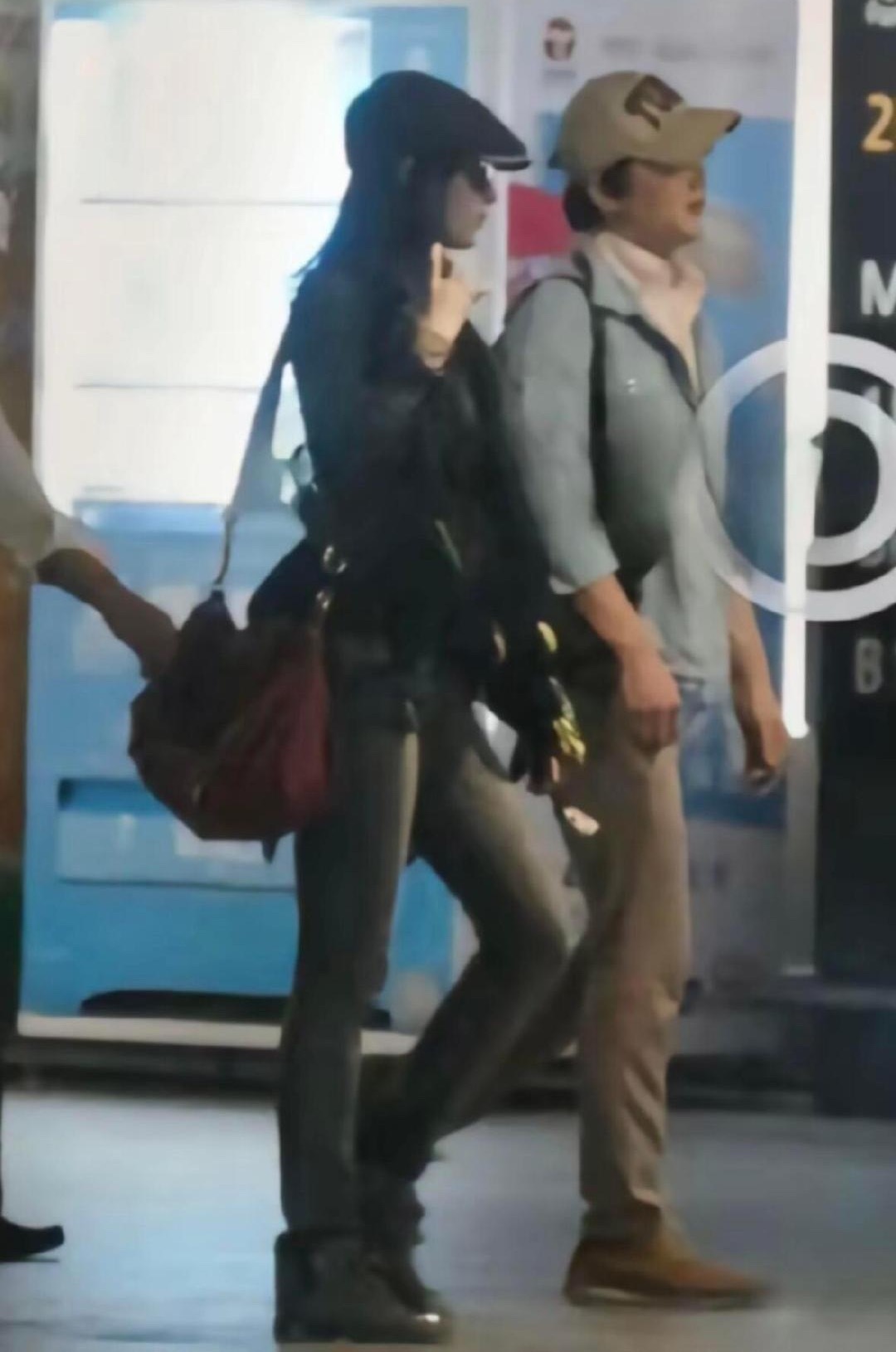 刘亦菲的早期机场照 