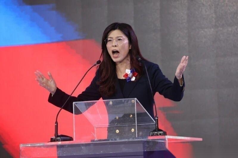 郑丽文将要动身去大陆了，果然岛内一帮人跳脚骂“卖台”！那么问题来了，为什么是骂“