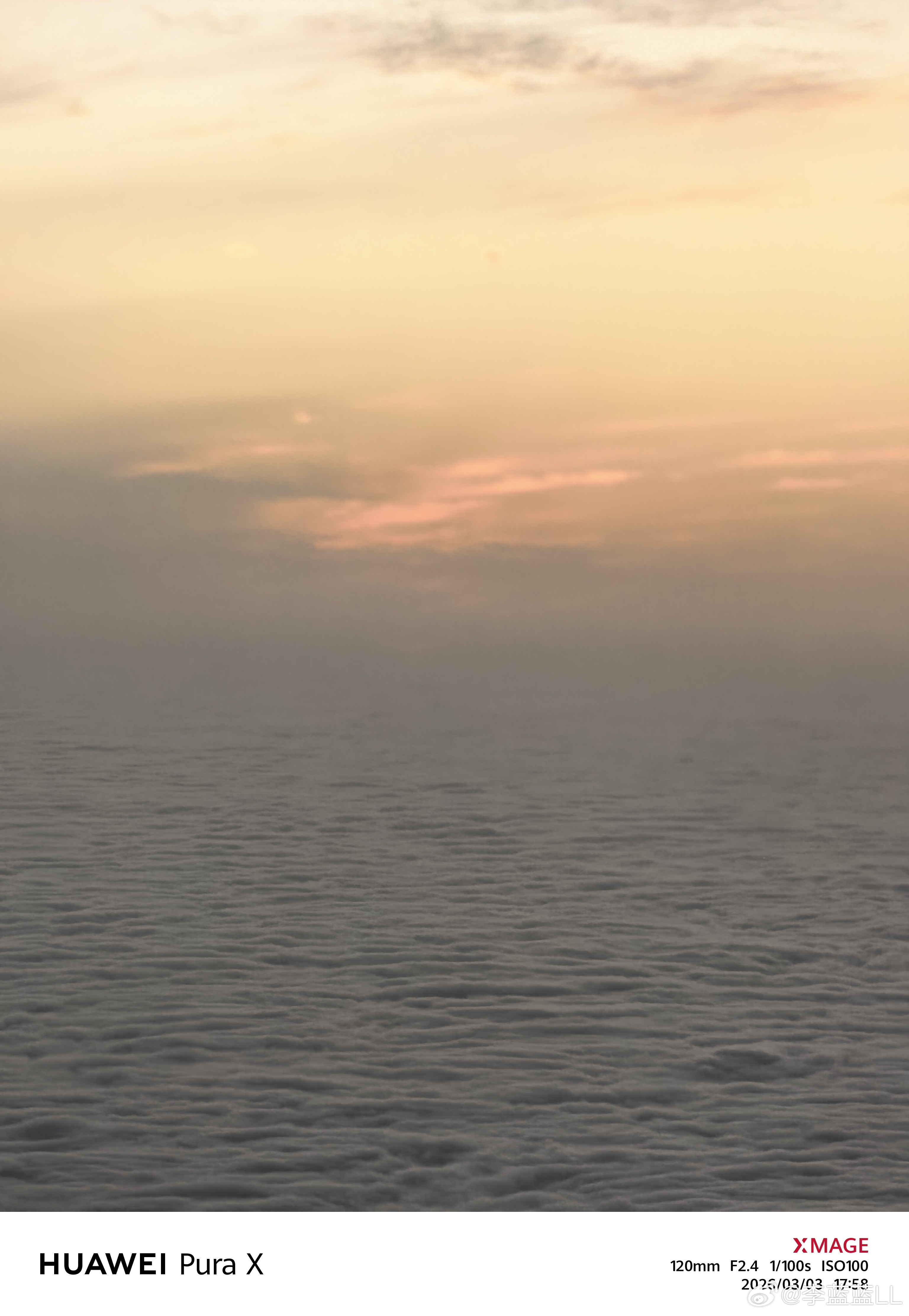 每个人都是一座孤岛。这世界本就没有完全的感同身受，那些看似的理解与共情，不过因为