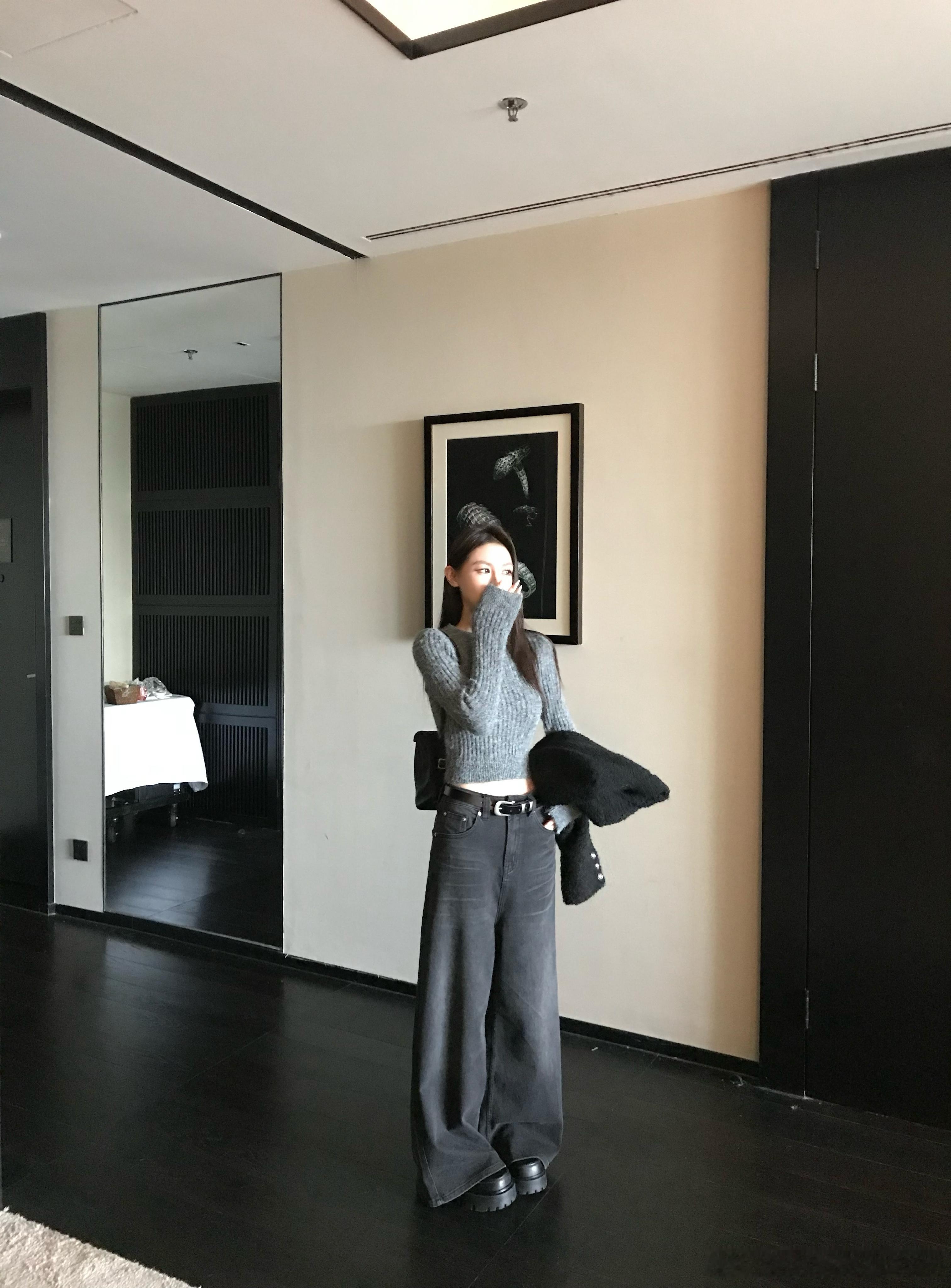 独特的街头vibe感在秋冬很百搭的牛仔裤穿多了牛仔蓝 黑色牛仔上身又是一种不同的