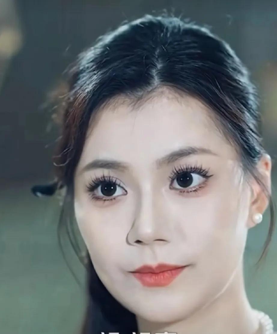 这个女演员是谁？长的是真漂亮，太漂亮了，你看那两只大眼睛多有灵气，演的电视剧也非