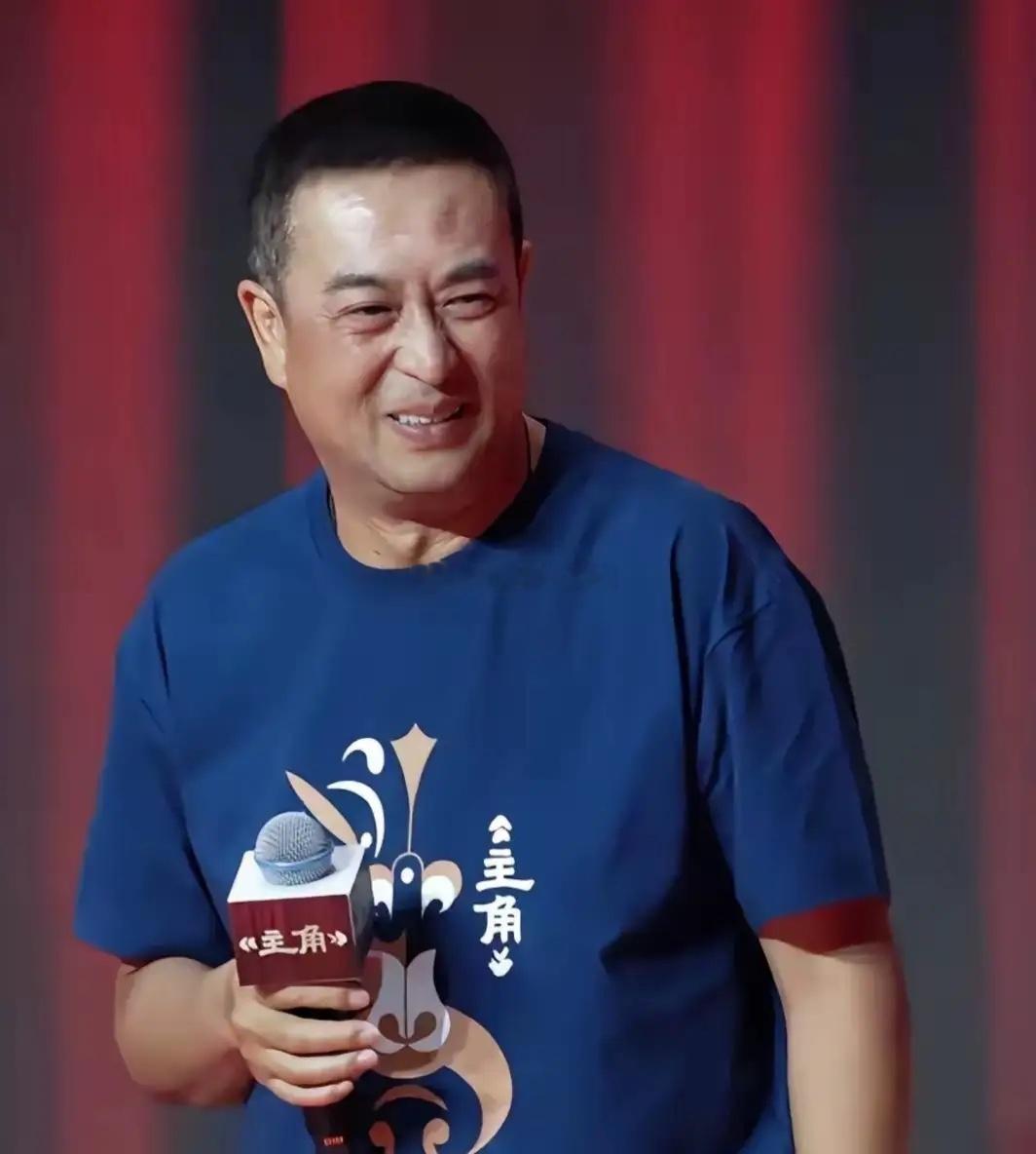 2018年，张嘉译刚拿下《主角》的版权，他就搬来了半个演艺圈的“自己人”，王海燕