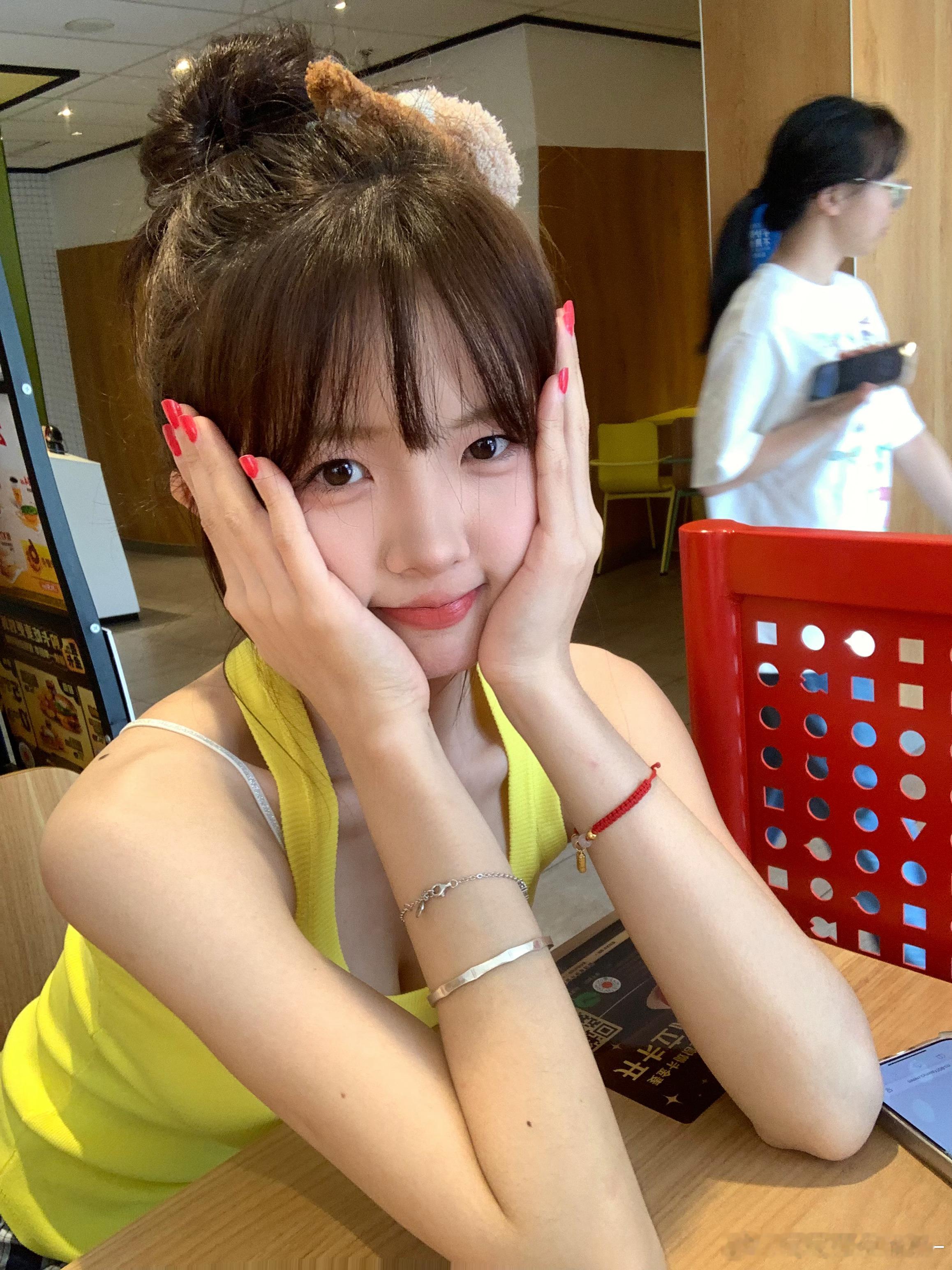 黄不溜溜滴💛💛 ​​​