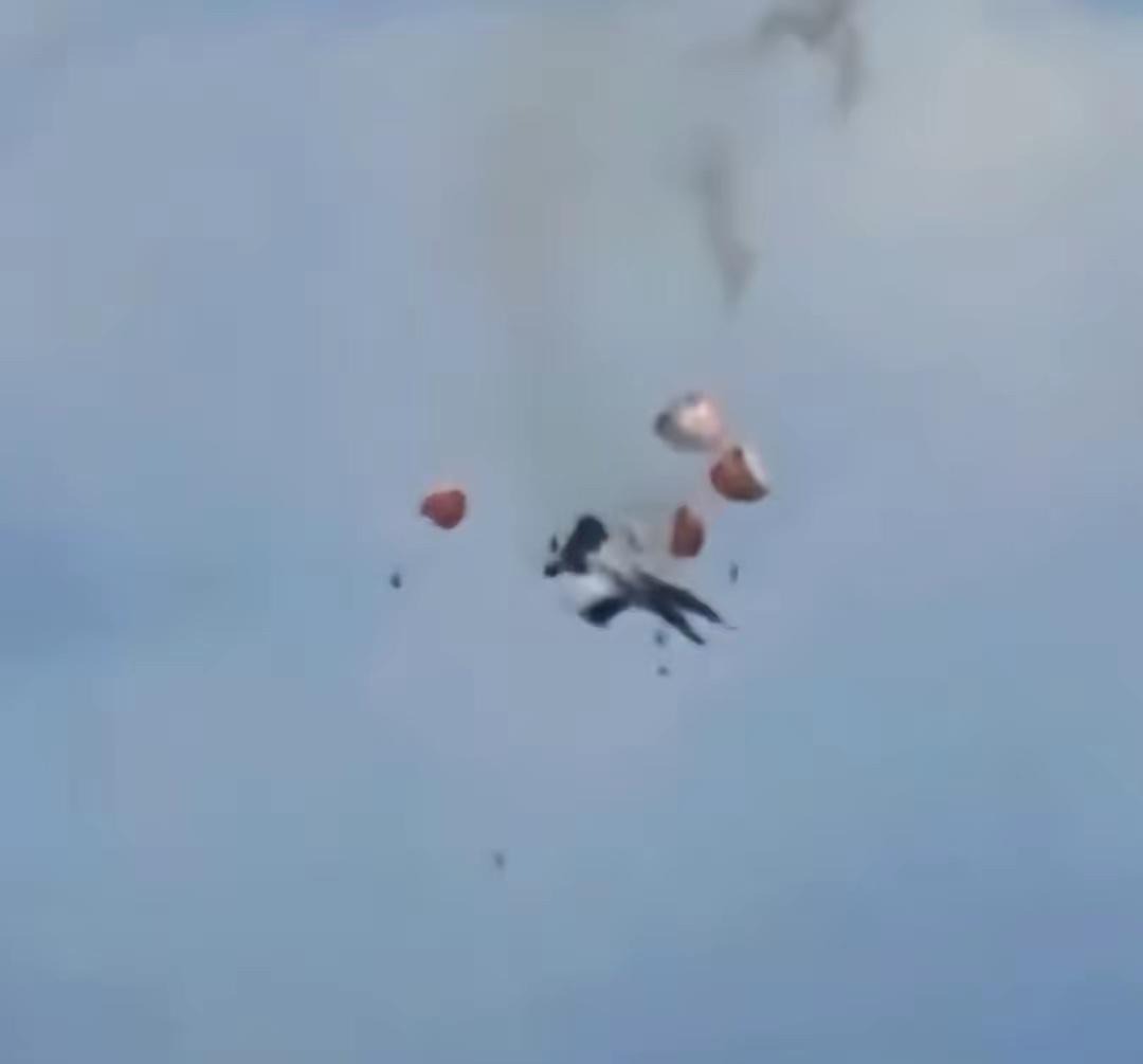 突发！美军两架战机空中相撞！

当地时间5月17日中午，美国爱达荷州芒廷霍姆空军