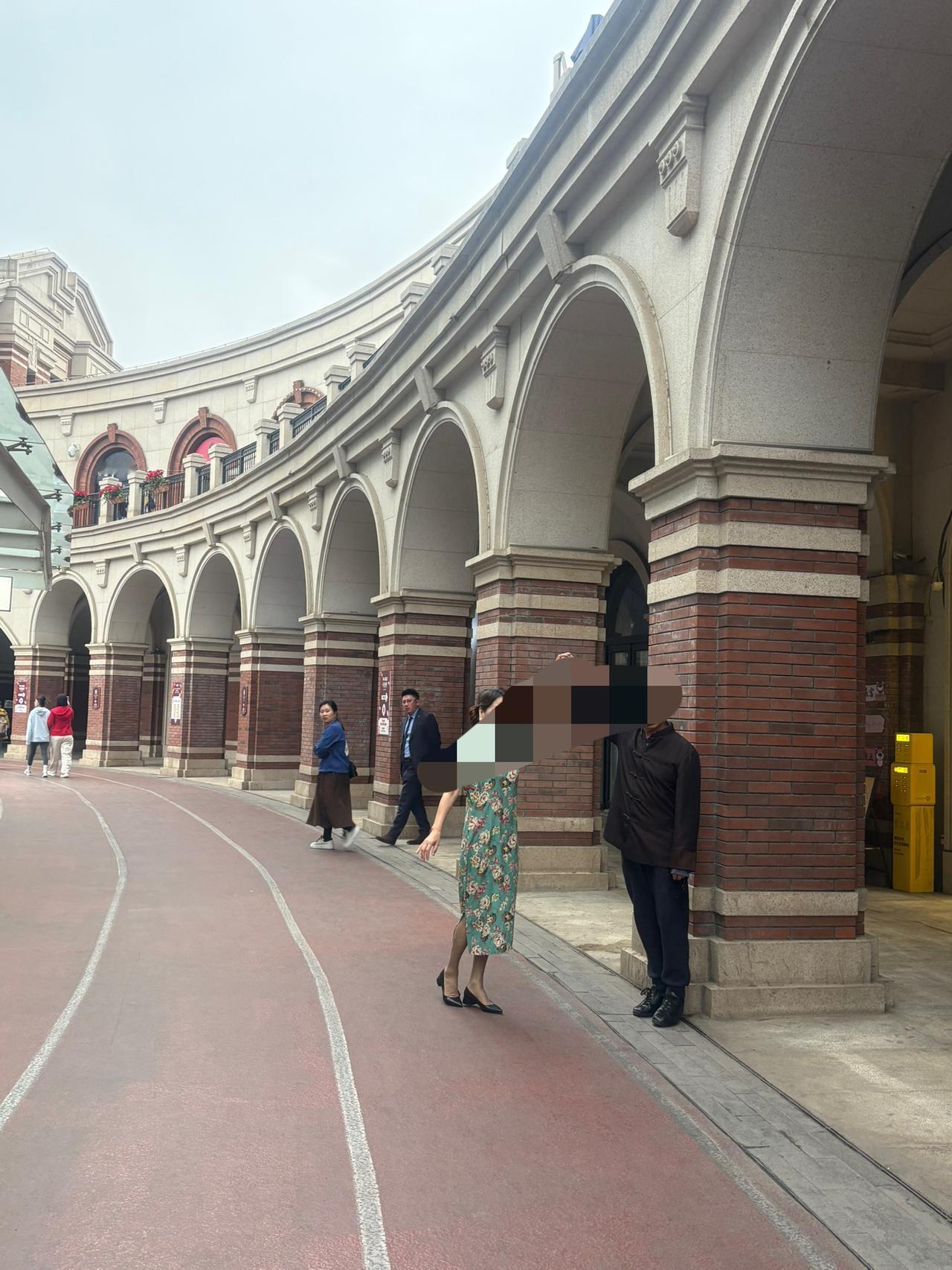 优雅老去

以前出去旅游，到哪里都要照相，风景如画里如果没有我，还不如看纪录片呢