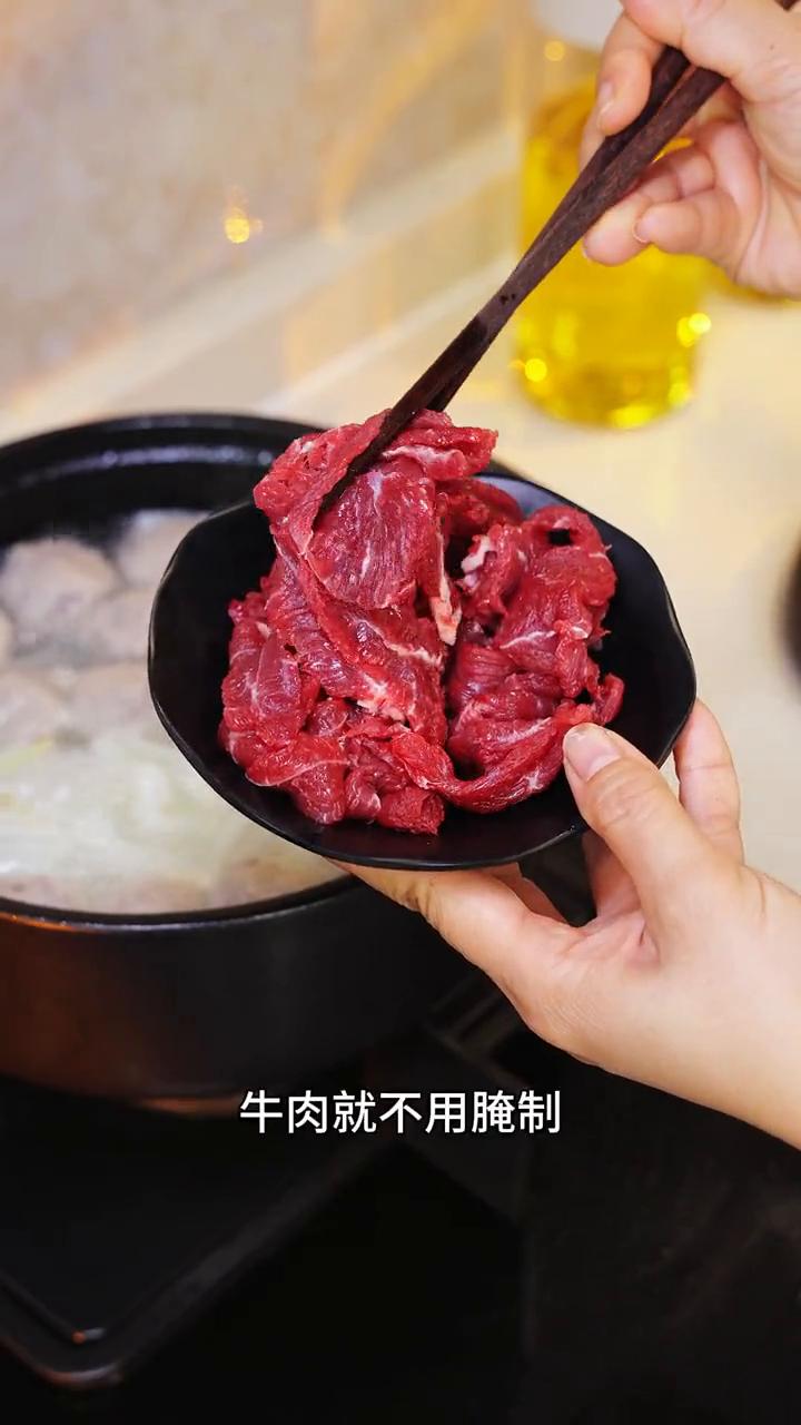 老话说：冬吃萝卜夏吃姜。天气这么冷，早上来一碗热腾腾的萝卜汤很舒服的。
·萝卜我