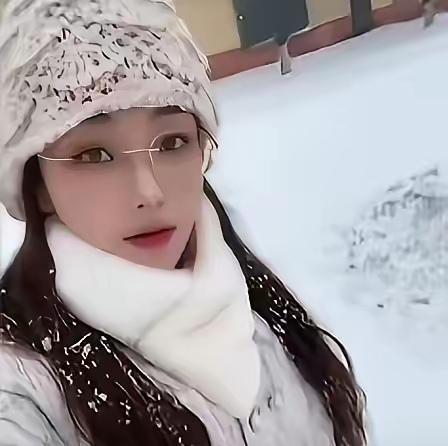 你能想象吗？36岁的女卡车司机王迪，在新疆高泉路段出事了！车打滑撞上护栏，人当场