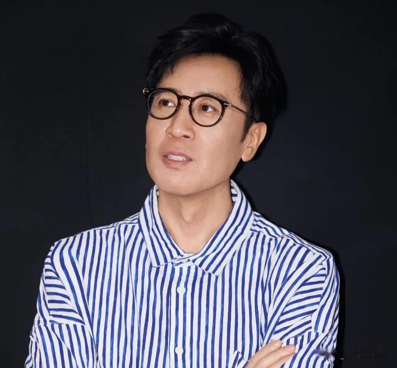 大家有没有发现，
于和伟越来越不对劲了？
不是演技退步，而是整个人的变化肉眼可见