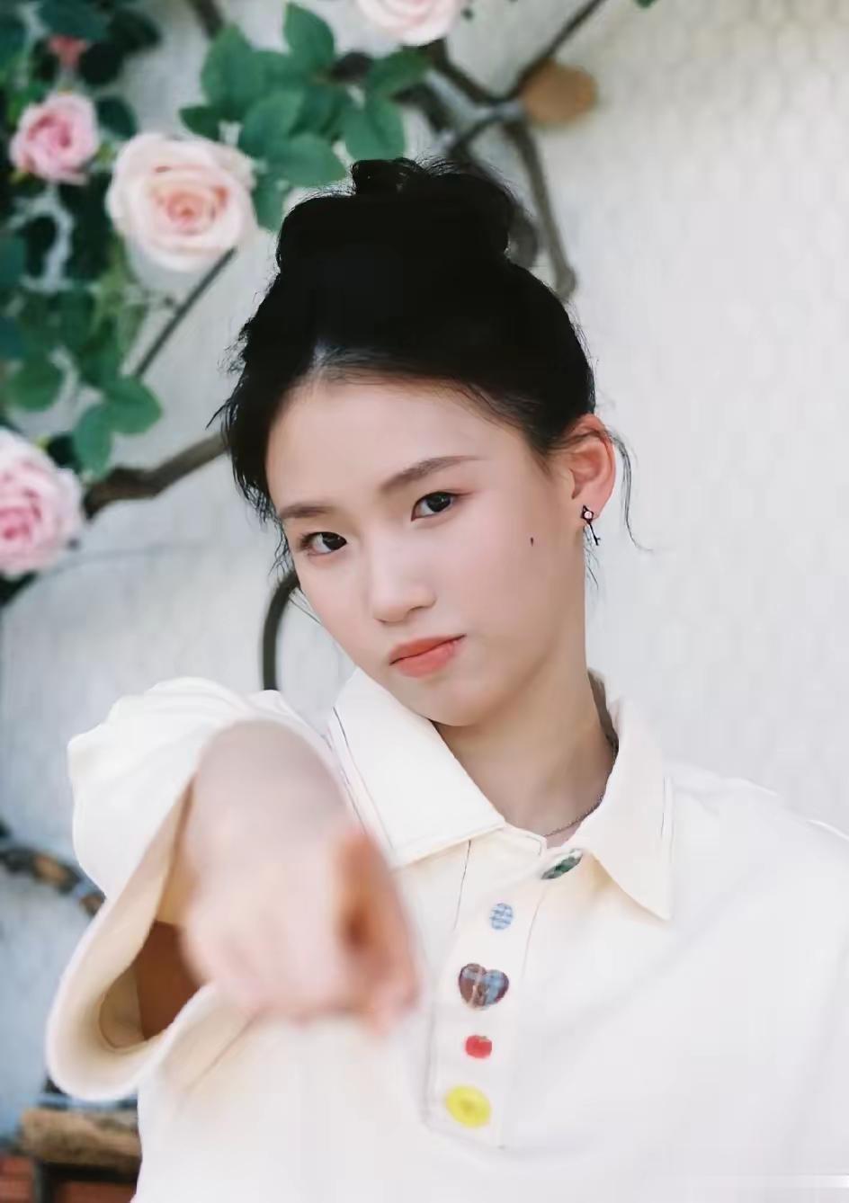 陈芋汐不要气馁，我们还要继续努力，她是真的美。
跳水台上的陈芋汐，总是短发示人，