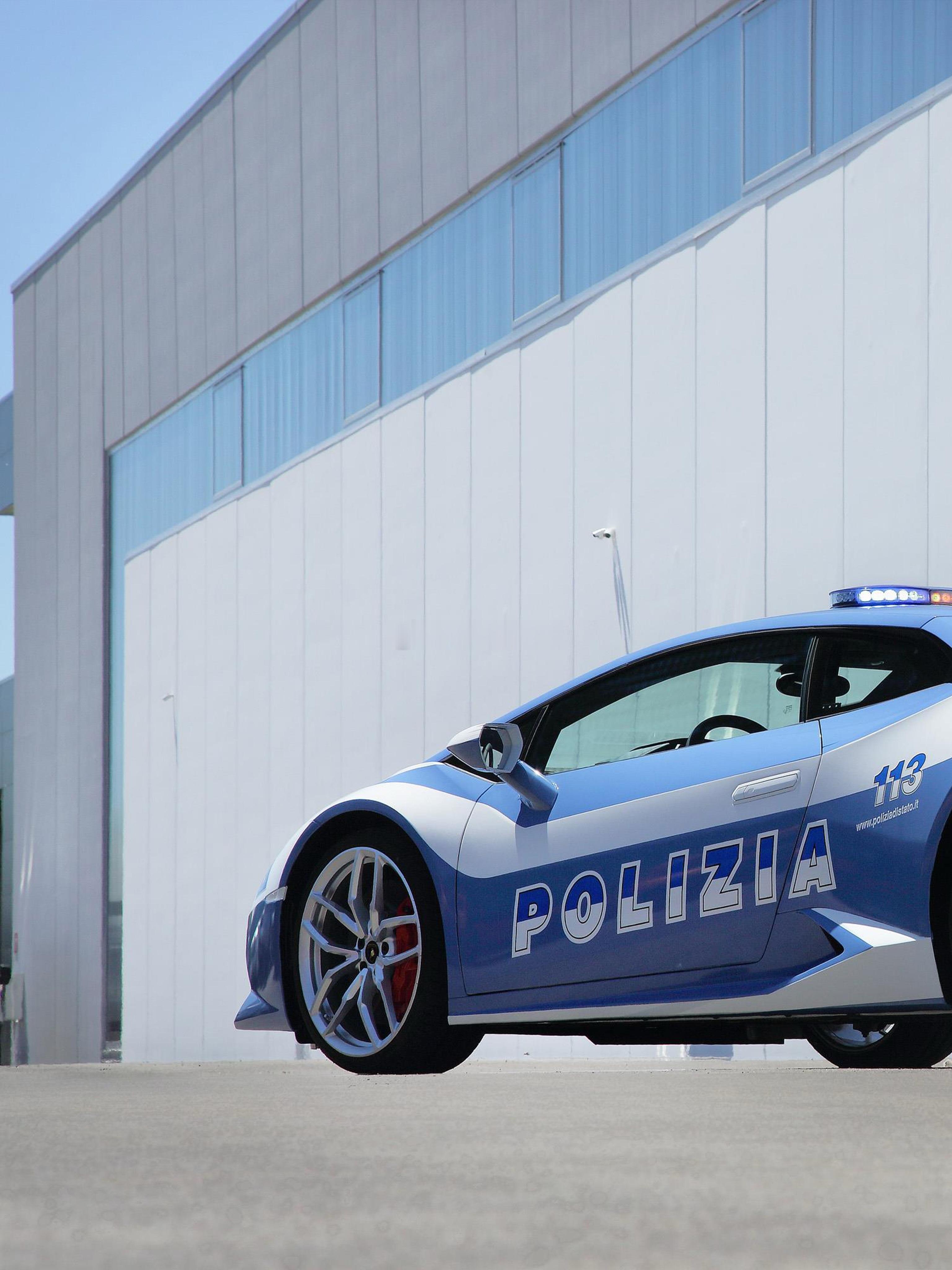 兰博基尼再次向意大利警方交付小牛警车🚓梦想家ALI ​​​