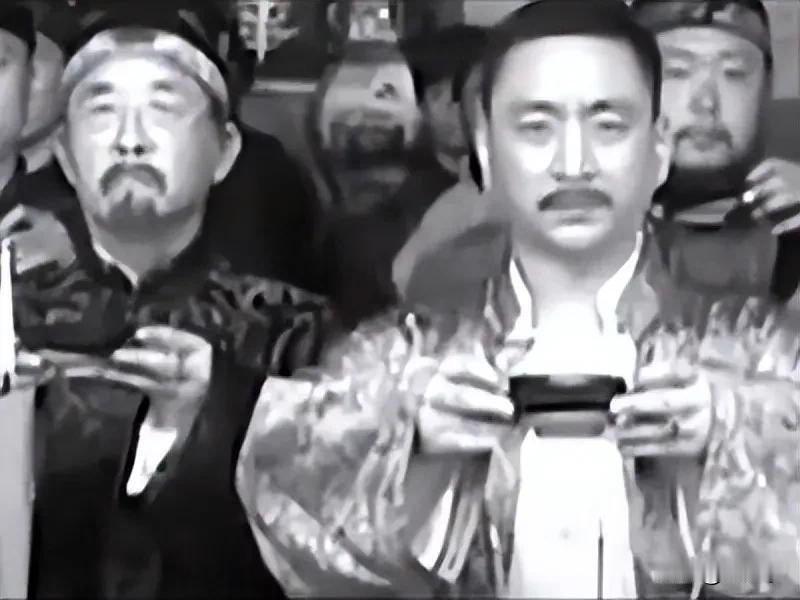 历史百科之（1082）哥老会：
又称哥弟会，清朝民间秘密结社之一，是天地会的分支