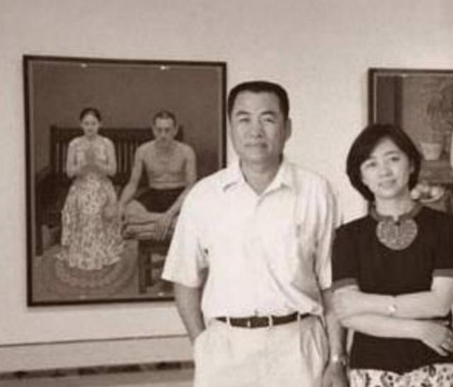 1986年，一位画家迎娶了自己的人体模特。在新婚之夜，他不做俗人之举，为一丝不挂