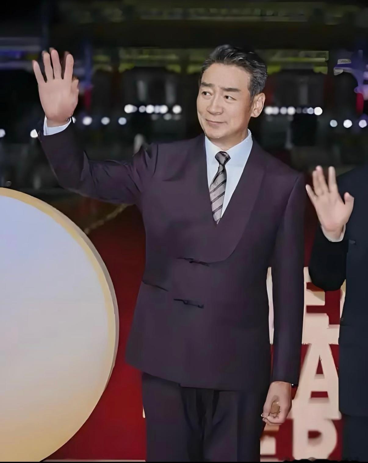 寇振海也去拍短剧了爷青回！“黑豹子”寇振海跨界短剧，老戏骨降维打击，演技质感直接